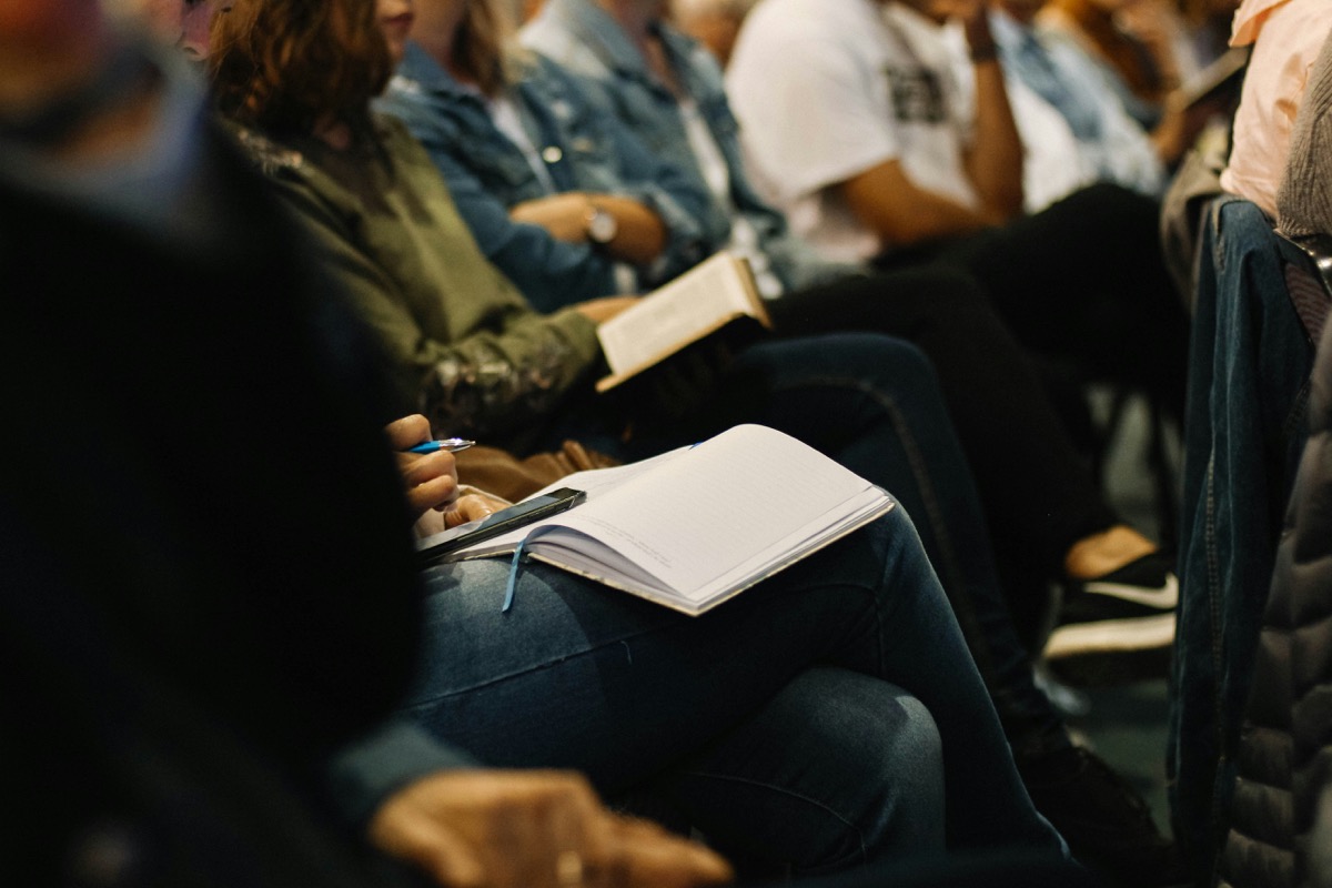 5 Features Every Bible Study App Should Have